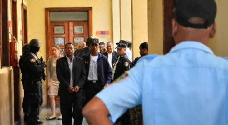 Lee con mucha atención cómo se defiende Blas Peralta