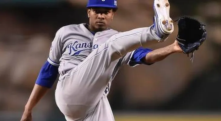 Yordano Ventura maniata a Orioles y los Reales se imponen
