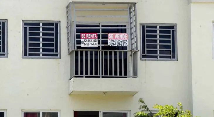 Denuncian venta irregular de viviendas estatales