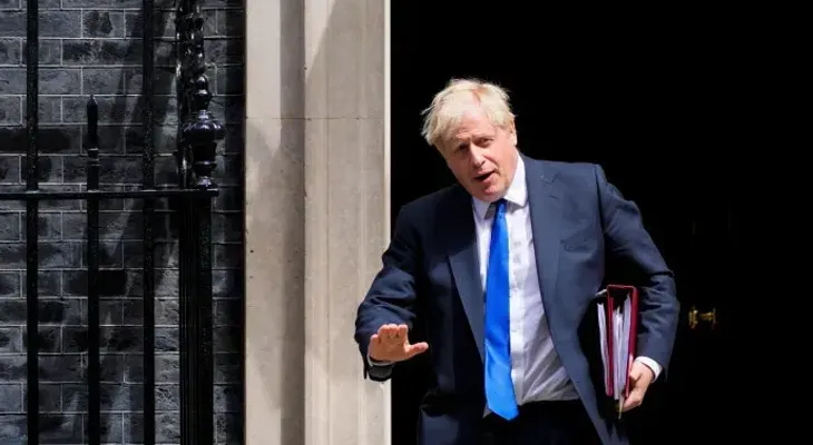 Boris Johnson dice que se marcha con "la frente en alto"