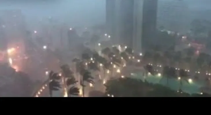 El huracán Irma alcanza Miami, desviándose hacia Tampa