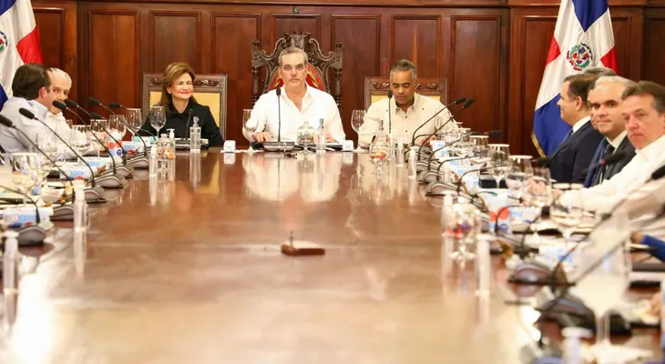 Presidente Abinader instruye a Ministros y Dirtectores a intensificar inversión de capital en rubros sector construcción para estimular crecimiento económico 2023