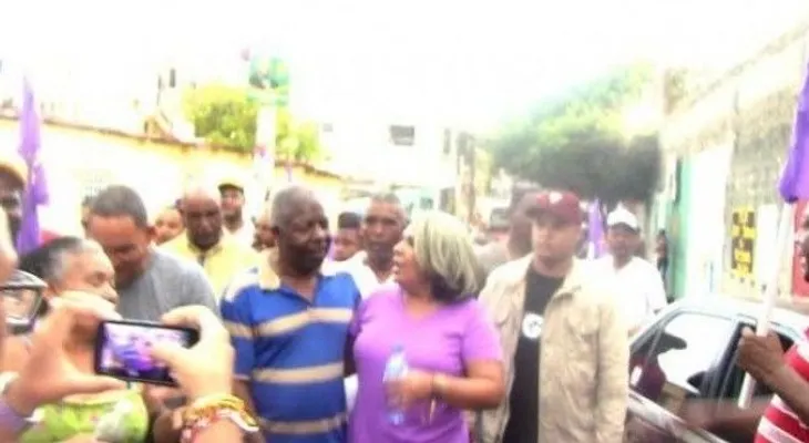 Aspirantes PLD Dinamarca Reynoso y Julio Garó recorren el Simón Bolívar