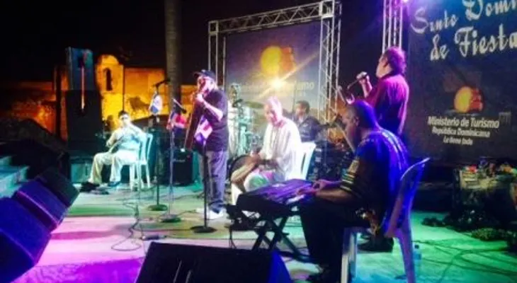 Dolfi?s Universe pone a bailar a Santo Domingo de Fiesta a ritmo de fusiones musicales.