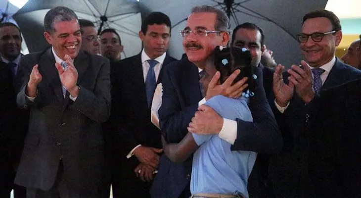 Presidente Medina entrega 44 aulas en Pedro Brand y Los Guaricanos 