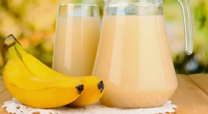 Se te sientes cansado, esta es la solución: Un batido de banana con limón y miel 