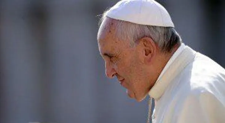 El papa pide restituir el honor social a la fidelidad matrimonial