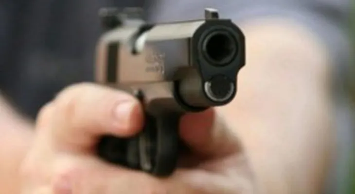 Policía mata su esposa y amante de ésta tras encontrarlos en intimidad sexual