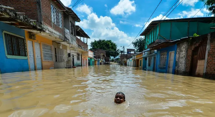 Lluvias en Colombia ponen en alerta roja a gran parte del país y dejan más de 6 mil familias damnificadas