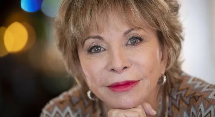 Hay que gozar y vivir en el presente, dice Isabel Allende de la pandemia
