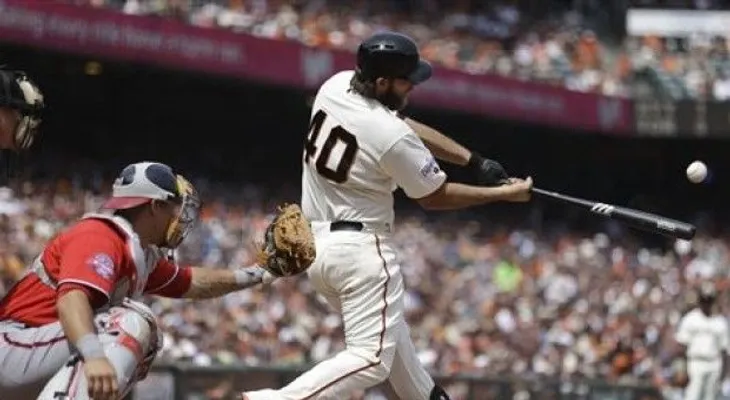 Bumgarner lo hace todo: jonrón, blanqueada y 14 ponches 