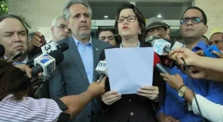 Candidatos a senadores retiran delegados de Junta del Distrito