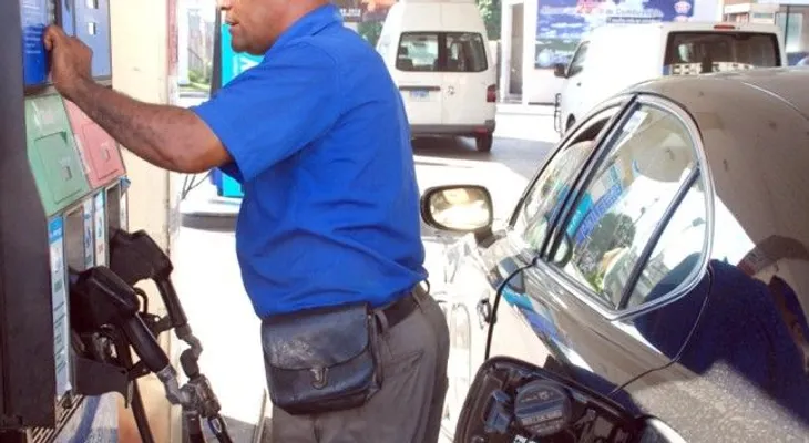 Rebajan precio de todos los combustibles; excepto en Gas Natural