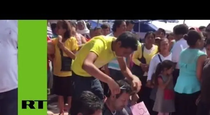 México: Rapan y humillan a maestros "traidores" por no participar de una huelga (VIDEO)