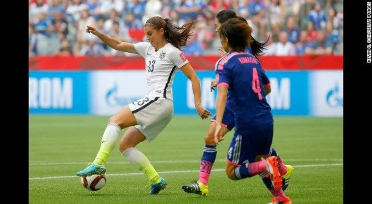 El increíble gol de pecho de Alex Morgan
