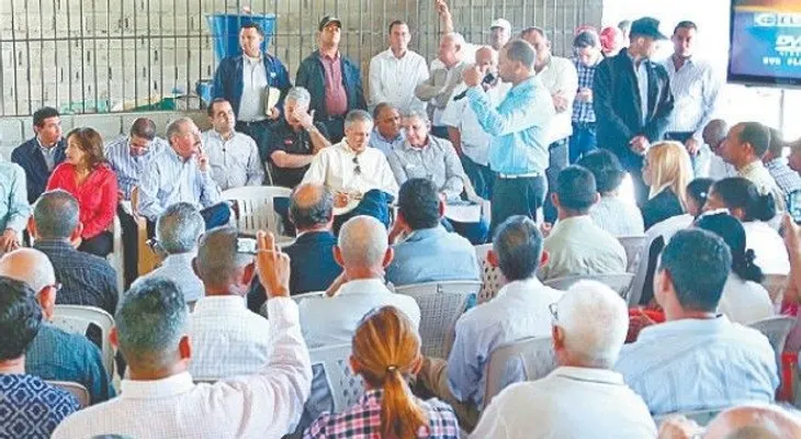 Medina apoya productores de peces y conejos en Valverde