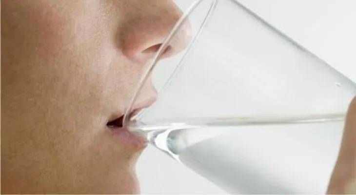 Japones populares en tomar agua en ayunas; entérate de sus beneficios para la salud
