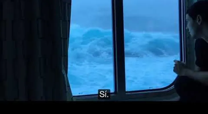 Un pasajero capta las terribles olas gigantescas en un crucero