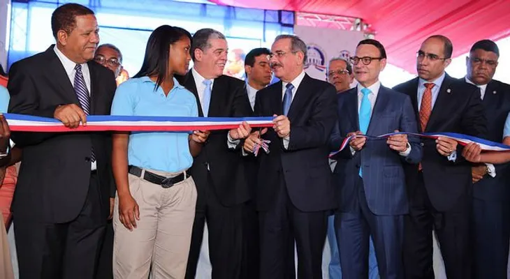 El Presidente inaugura dos escuelas en La Romana