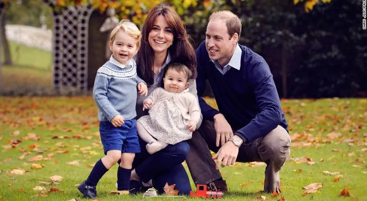 Difunden la foto navideña de los duques de Cambridge con sus hijos