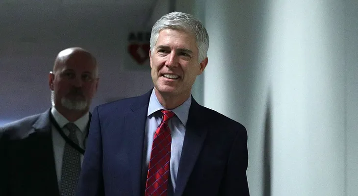 Neil Gorsuch, candidato de Donald Trump a la Corte Suprema, consideró "decepcionantes" los dichos del presidente sobre la Justicia