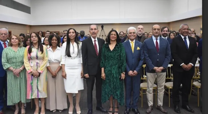 MESCyT  convoca a becas internacionales 2025