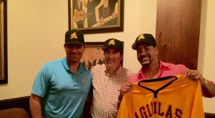 Llega a RD mánager de las Aguilas, Andy Barkett, y el jugador Manny Ramírez