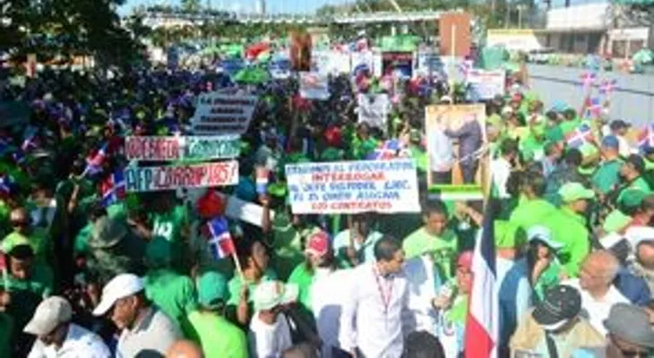"Cuando el pueblo habla, el gobierno escucha", declaró Peralta sobre la marcha
