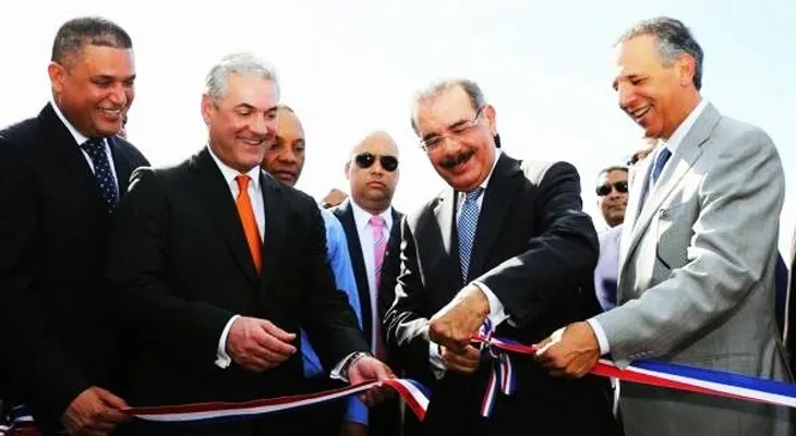 Medina inaugura 34 obras en María Trinidad Sánchez