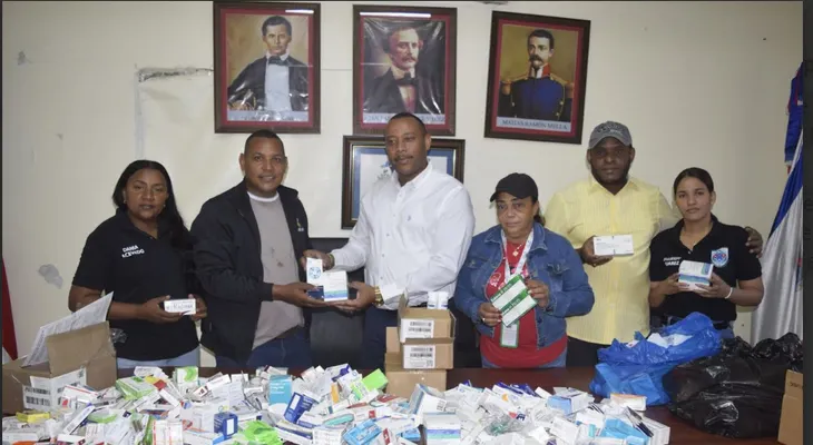 Regidores de La Caleta reciben donación de medicamentos