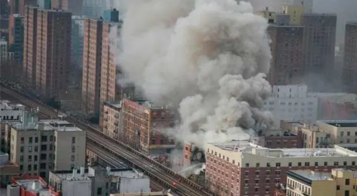 Buscan desaparecidos en NY tras explosión edificios que dejó dos muertos y 20 heridos 