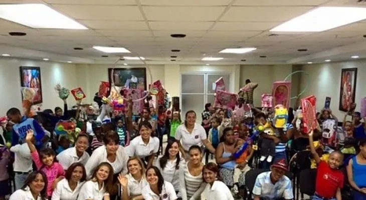 Fundación entrega juguetes a niños de maternidad San Lorenzo