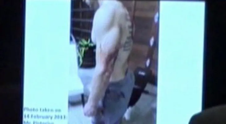 Policía revela foto de Pistorius ensangrentado tras el crimen