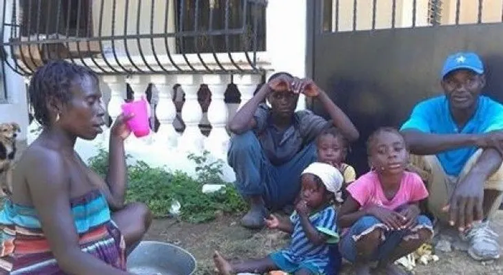Familias completas de haitianos cruzan frontera en busca de documentos 