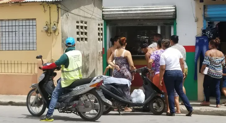 Asaltantes de bancas hieren un exsargento y otras dos personas