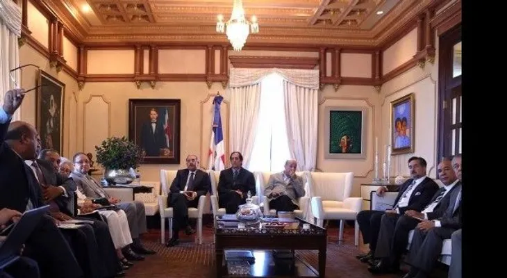 Danilo Medina recibe Comisión Presidencial para rescate de ríos Ozama e Isabela