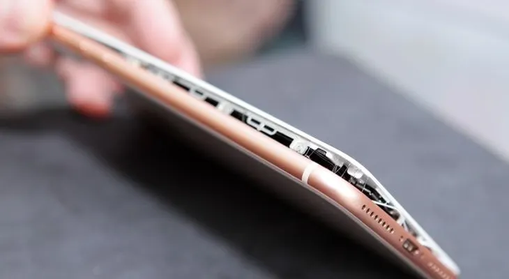 Apple confirma iPhone 8 está partiéndose a la mitad y estallando 977