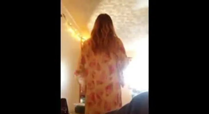 Filma a su novia en secreto y sorprende a la Red