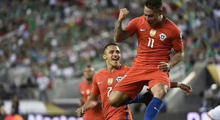 Chile humilla a México: el campeón defensor golea camino a semifinales
