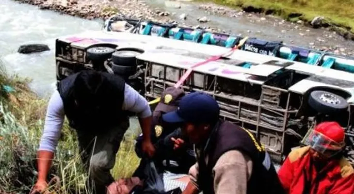 Perú: Mueren 23 en accidente carretero en sureste andino