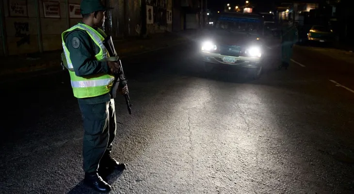 Venezolanos en Caracas utilizan una app; para evitar ser víctimas de crímenes en las carreteras