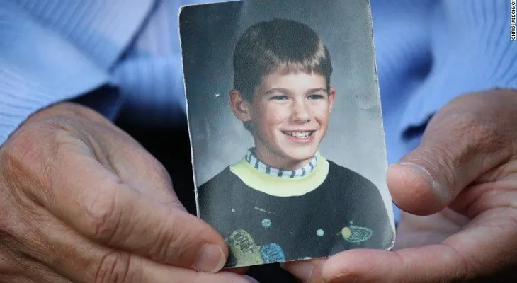 Interrogan a pornógrafo infantil por caso de secuestro de menor en 1989 en EE.UU.