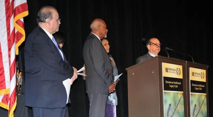 Reconocen a la Biblioteca Nacional en NY por aportes a diáspora dominicana en EE.UU.