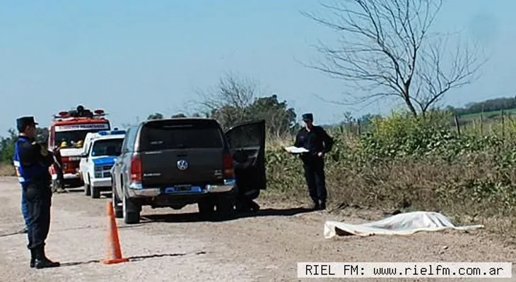 Mujer de 65 años muere al caer de una camioneta