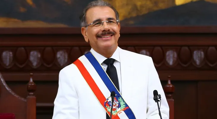 Rafael Correa hace presencia en juramentación de Medina