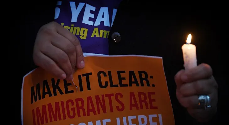 Juez federal bloquea temporalmente controversial ley contra ciudades santuario en Texas