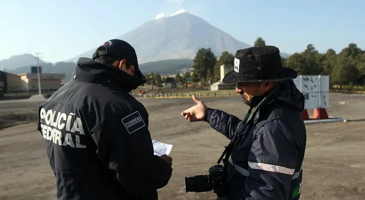Encuentran restos humanos mezclados con ácido en varios contenedores en México