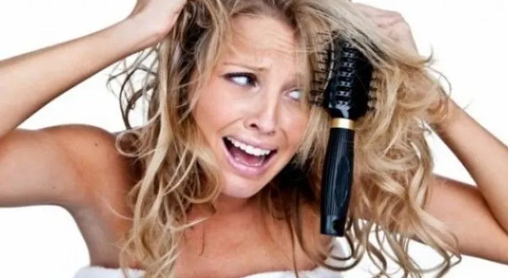 4 conductas que pueden arruinar la salud del cabello