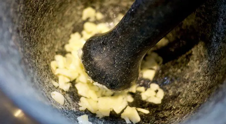 La cura de ajo que no sabías para la artritis reumatoide