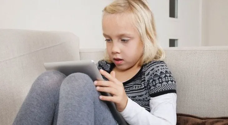 El uso de tabletas daña la salud de los niños